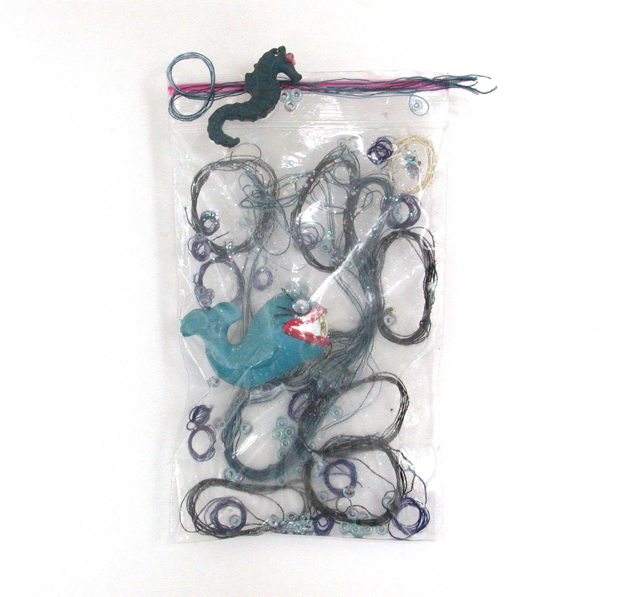 Objekt - Serie Tütenobjekte - blauer Wal mit Goldzahn - ca. 8 x 12 x 1,5 cm