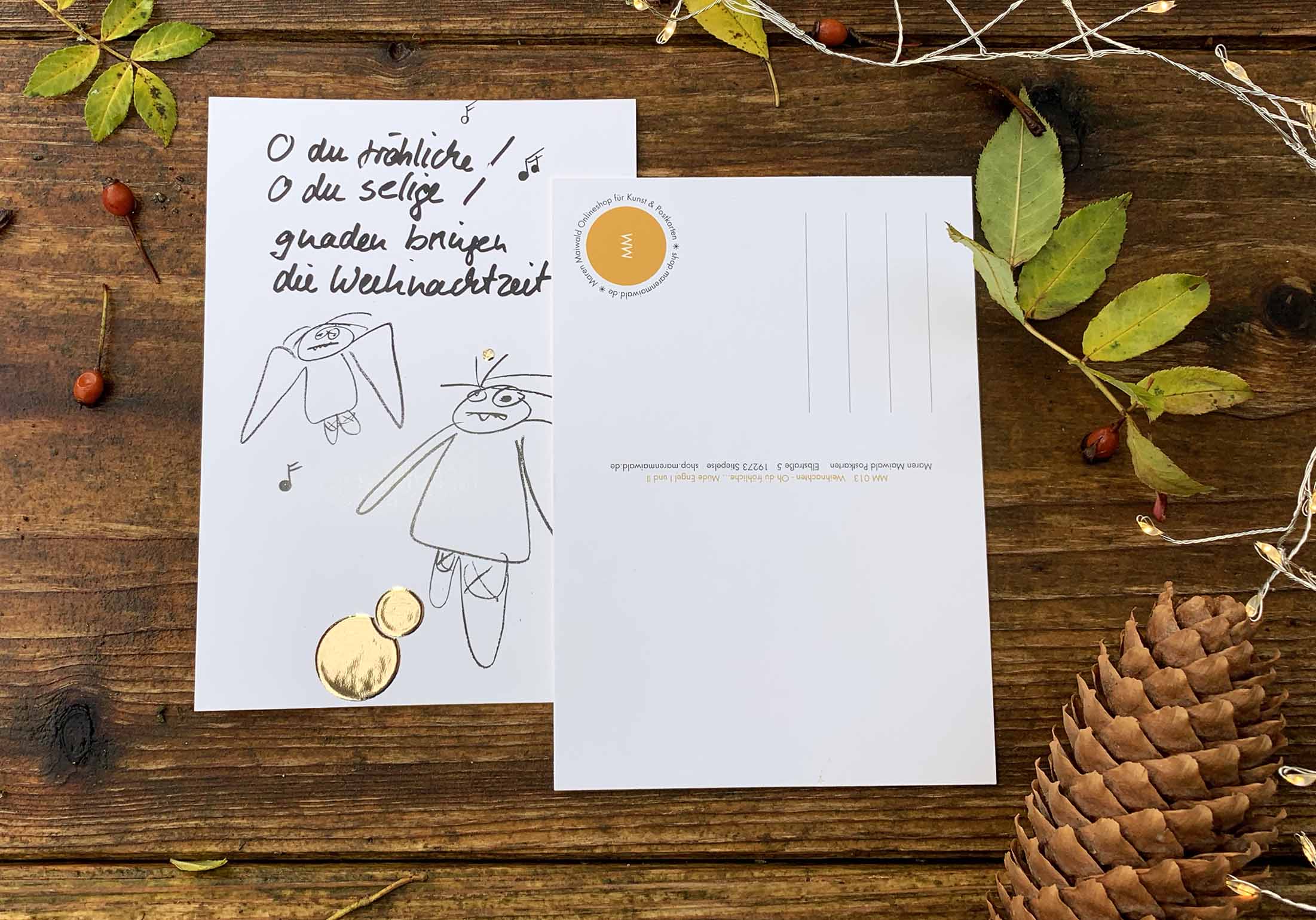 Weihnachtskarte „O du fröhliche… müde Engel“ – stilvolle und humorvolle Postkarte für Weihnachten und Engel-Liebhaber. Frontansicht und Rückansicht
