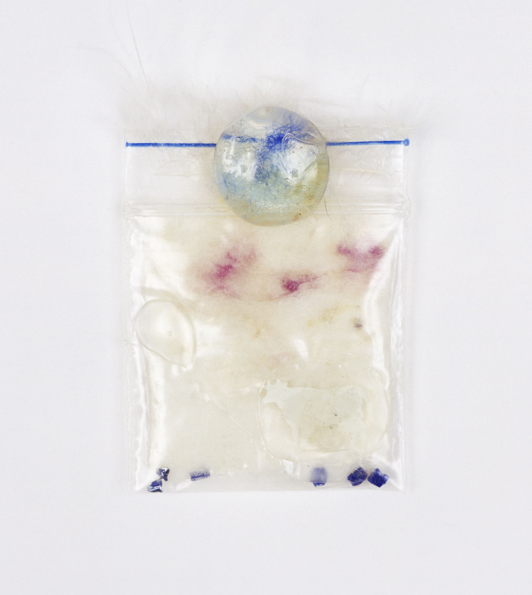 Objekt - Serie Tütenobjekte - weiße Kuh mit Blau - ca. 7 x 8 x 1 cm